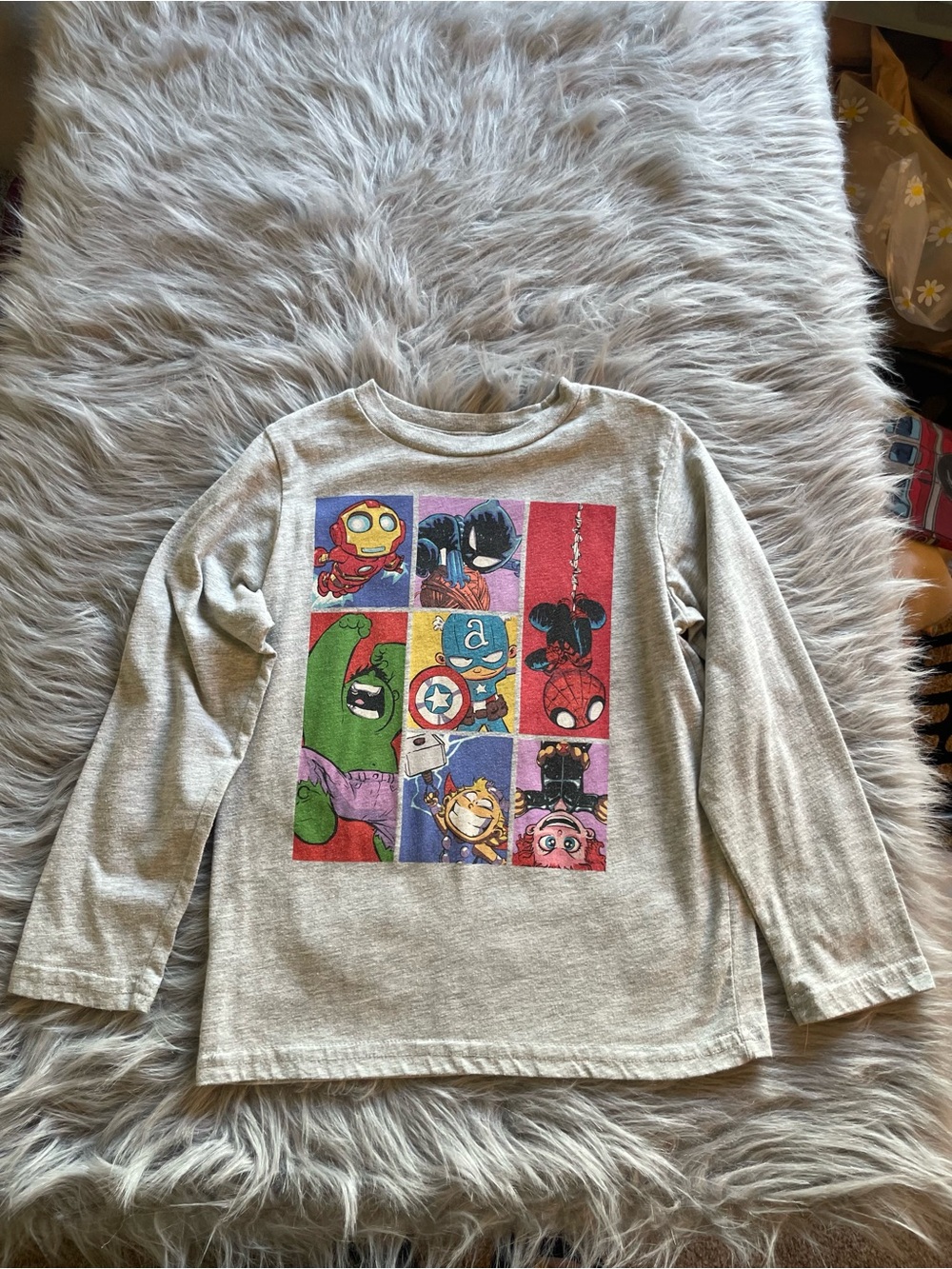 🪶Kids' Grey Long-Sleeve Marvel Character Graphic Tee